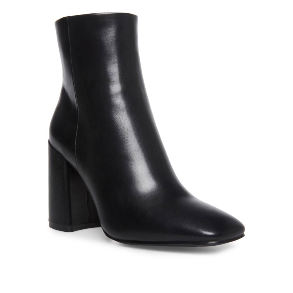 High heel, black boots